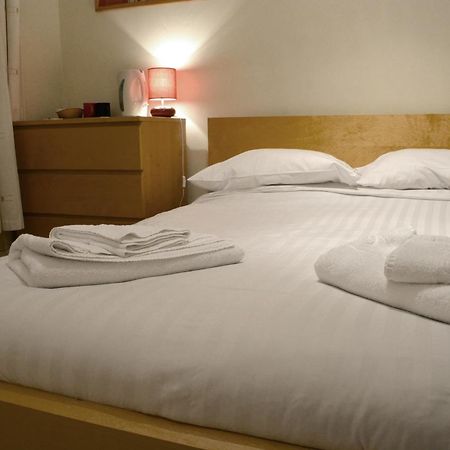 Ava House Bed And Breakfast 비세스터 외부 사진