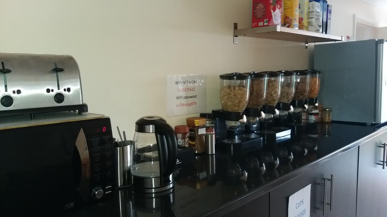 Ava House Bed And Breakfast 비세스터 외부 사진